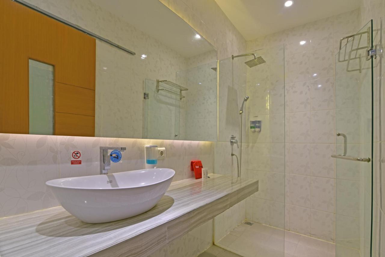 Reddoorz Plus @ Mahendradatta Denpasar ภายนอก รูปภาพ