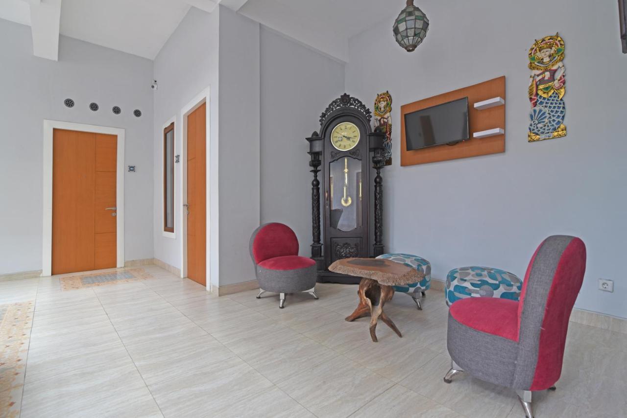 Reddoorz Plus @ Mahendradatta Denpasar ภายนอก รูปภาพ