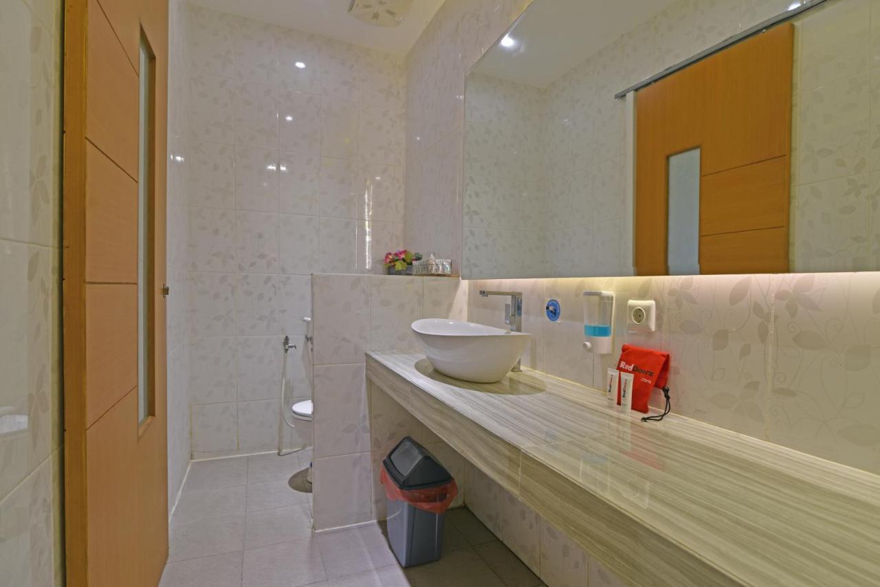 Reddoorz Plus @ Mahendradatta Denpasar ภายนอก รูปภาพ